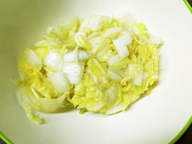 手を汚さずに白菜の水切りを簡単にする方法の写真
