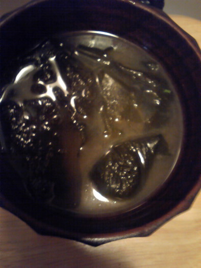 ワカメのお味噌汁が岩海苔汁もどきに変身！の写真