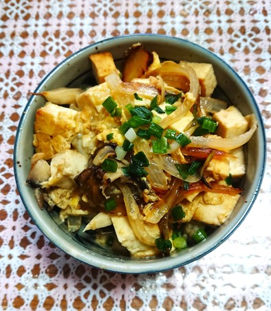 マイタケの豆腐卵とじ丼の写真