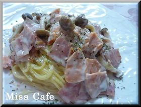 鮭とベーコンのクリームパスタしめじ入り