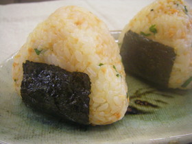 *シャカシャカさけしそおにぎり*