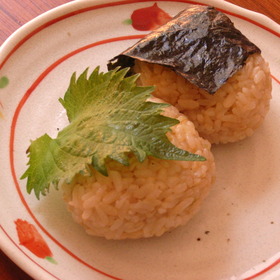 醤油バターごはんでちっちゃなおにぎり