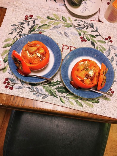 柿とクリームチーズとナッツのデザートの写真
