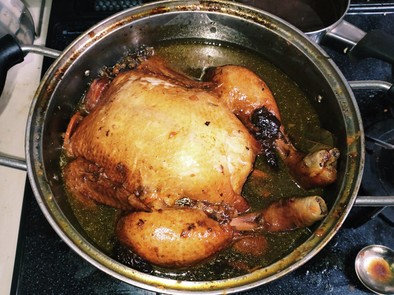 丸鶏のクリスマスチキン（黒ビール煮）の写真