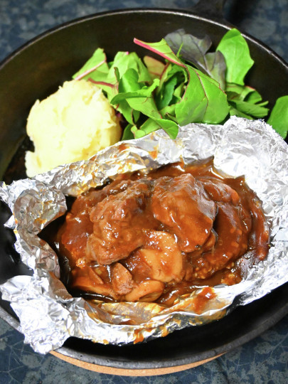 ビーフシチュー包み焼きハンバーグの画像