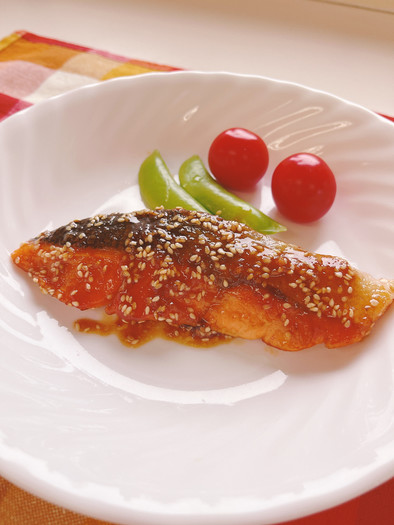 白いご飯に最高☆鮭のごま生姜照焼きの写真