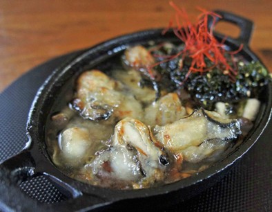 カリカリ牡蠣と韓国海苔のアヒージョの写真