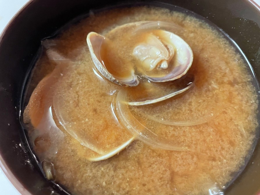 アサリと玉葱の味噌汁の画像