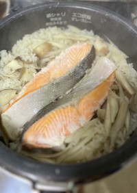 鮭とごぼうと舞茸の炊き込みご飯
