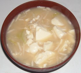 豆腐&切り干し大根&玉葱の味噌汁