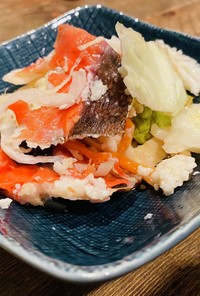 鮭の飯寿司　冷蔵庫　卓上漬物器　野菜多め