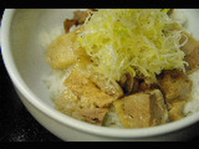 豚の塩角煮丼