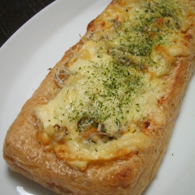 栃尾の油揚げのチーズ焼き レシピ 作り方 By たなか家 クックパッド 簡単おいしいみんなのレシピが352万品