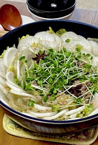 白菜•大根•さば缶で薬膳風味の中華鍋