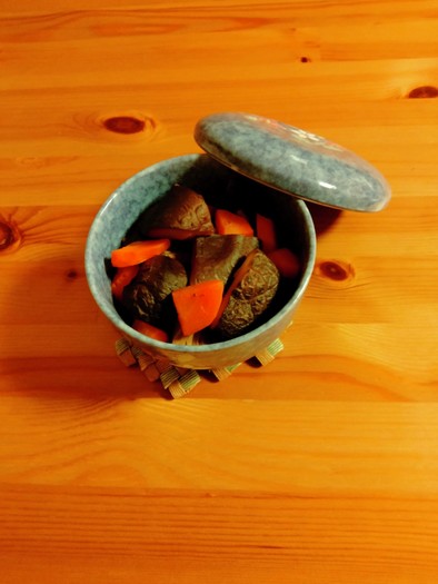 干し椎茸と人参の甘辛煮の写真