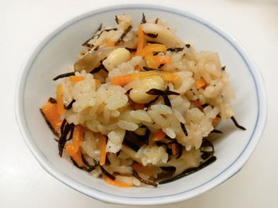 【健康】大豆とひじきの炊き込みご飯の写真
