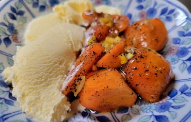 柿と柚子のマリネ　バニラアイス添えの写真
