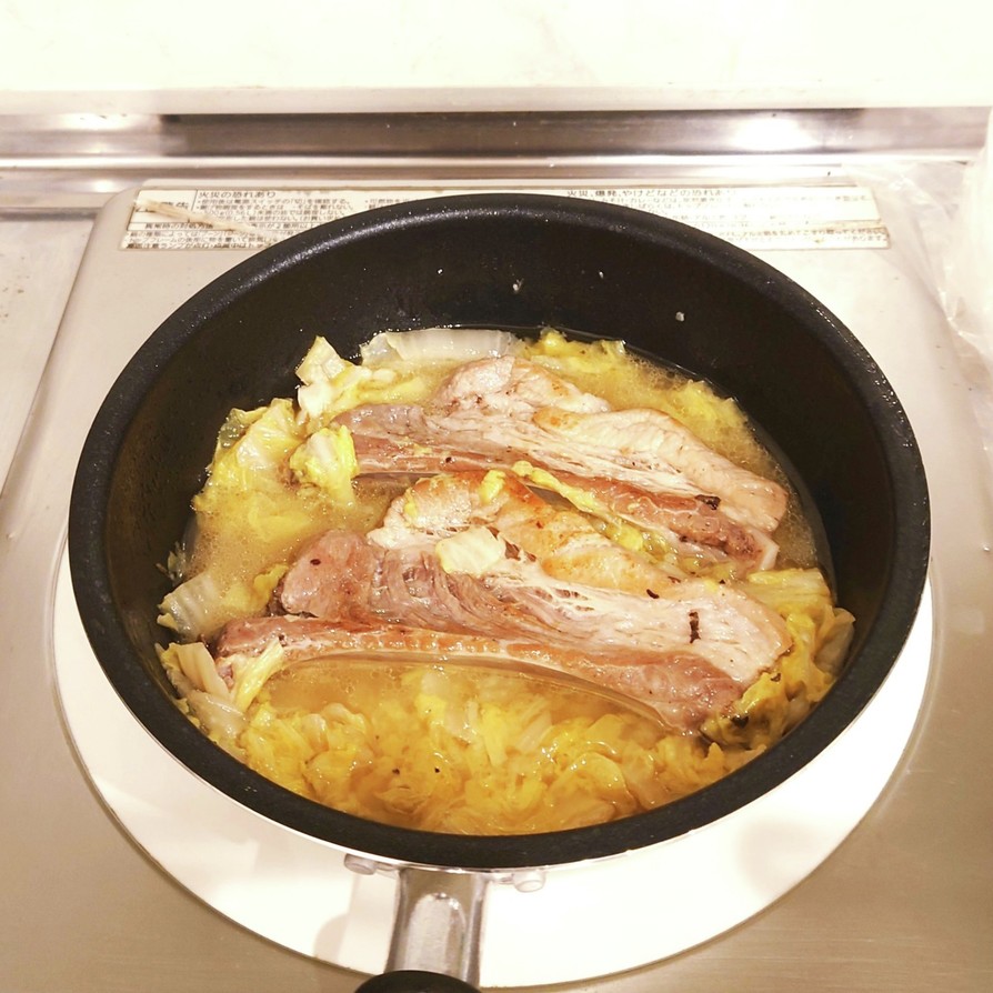 白菜と豚肉の煮物の画像