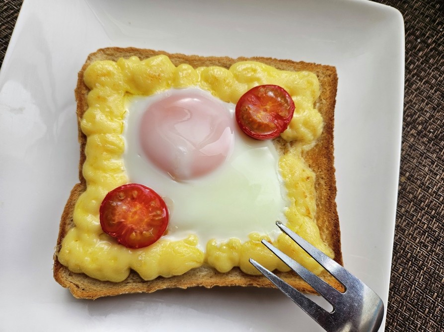 朝食！プチトマト目玉焼きパン！の画像