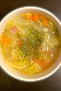 キャベツたっぷり！温まる野菜スープ