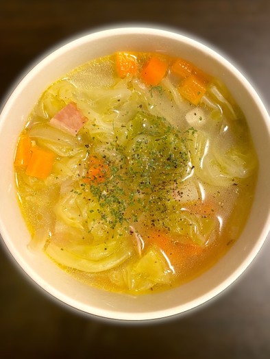 キャベツたっぷり！温まる野菜スープの写真
