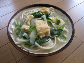 油揚げがじゅわ~っ!!野菜たっぷりうどん