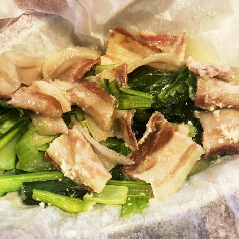 レンジで簡単！豚肉と小松菜の塩麹包み蒸し