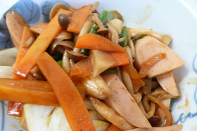 隠し味はこれ!魚肉ソーセージで野菜炒め