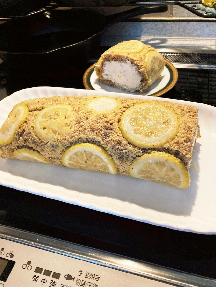 レモンとアールグレーのロールケーキの画像