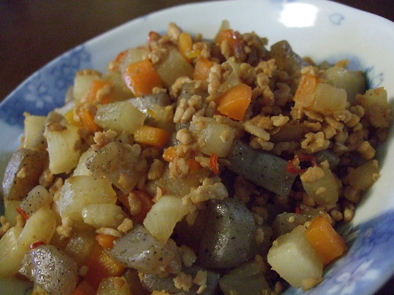 大根　こんにゃく　鶏ひき肉の炒め煮の写真