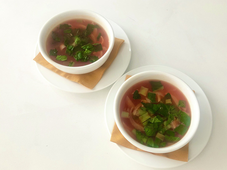レンジで小松菜とベーコンのトマトスープの画像