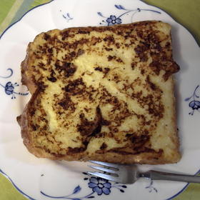 スパイシーなチーズ風味フレンチトースト