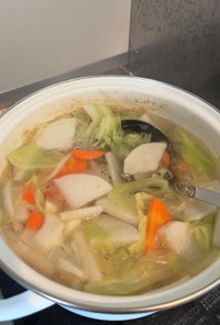 アゴだしだけの、シンプル野菜スープ