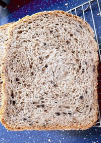 ふっくら簡単　米粉全粒粉のパン　HBで