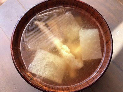 大根と油揚げの味噌汁の写真