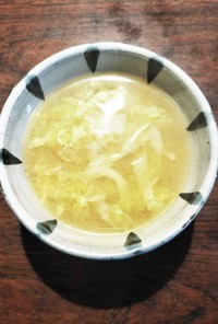 キャベツと卵の掻き玉味噌汁