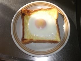 簡単♪めだまよトースト