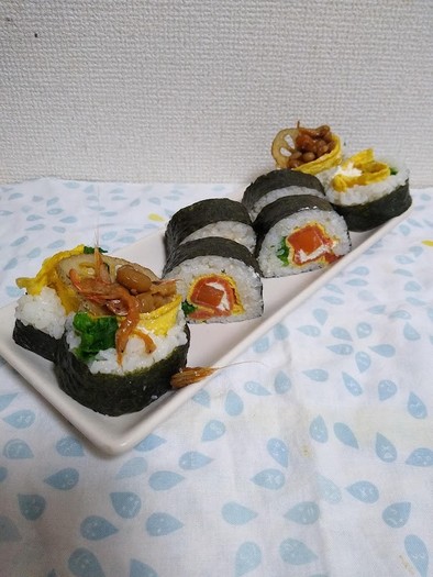 絶妙コラボ♡クリチとサーモン7品巻き寿司の写真