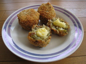 チーズとろ~り豚ひき肉と高菜の和コロッケ
