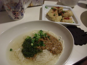 お箸と格闘!!2分で楽チンそうめん~