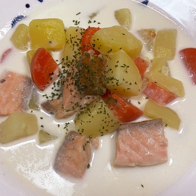 サーモンスープ　フィンランド料理の写真