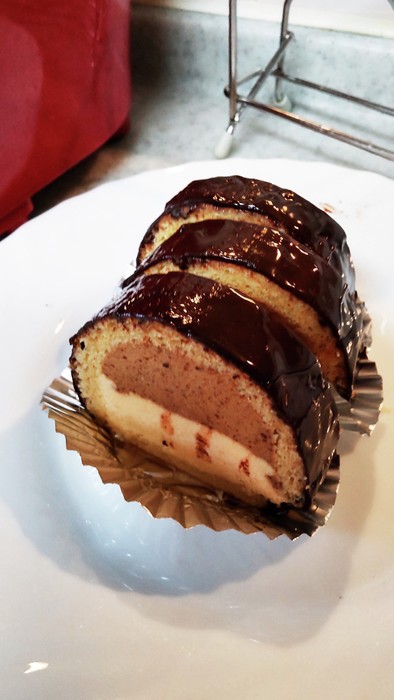 トヨ型で…モカ＆カスタードムースケーキの写真