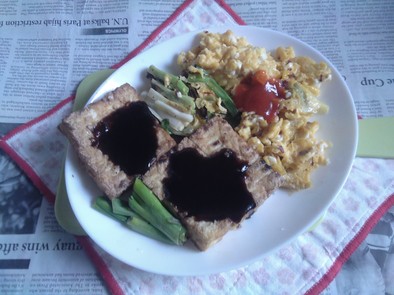 網焼き絹厚揚げ＆九条ネギ＋炒り卵のタパスの写真