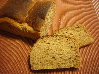 全粒粉１００％ｄｅノンオイル！食パンの写真