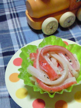 お弁当にかにかまのマヨ胡椒和え