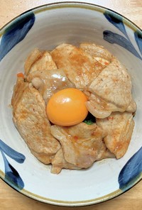 ニラとニンニクと卵黄で中華風スタミナ豚丼