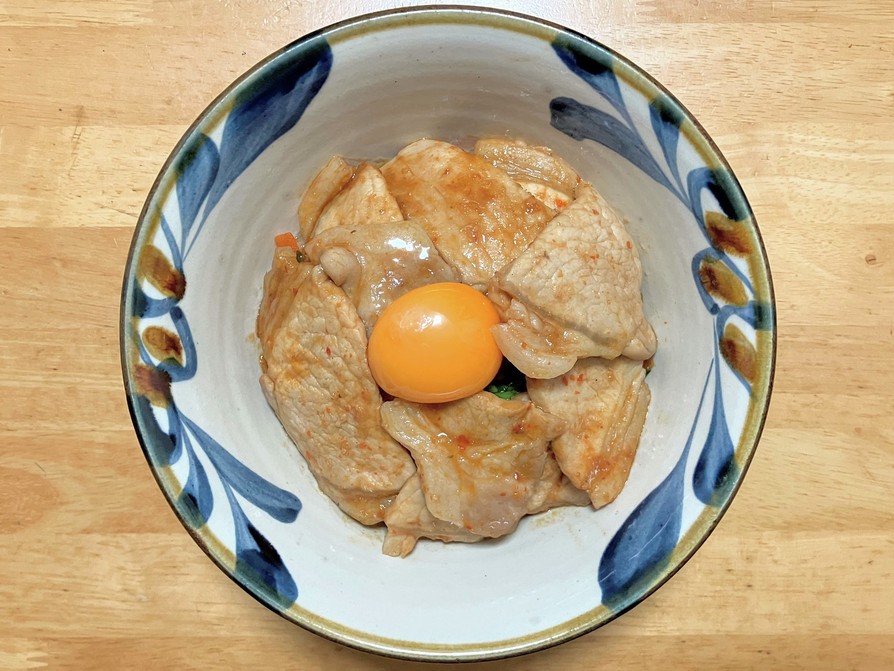 ニラとニンニクと卵黄で中華風スタミナ豚丼の画像