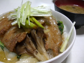 がっつりヘルシー野菜たっぷり簡単豚バラ丼