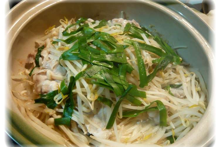 もやしとニラと豚バラの土鍋蒸し レシピ 作り方 By ごくう ちち クックパッド 簡単おいしいみんなのレシピが354万品