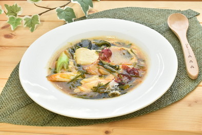 海藻サラダのキムチスープの写真